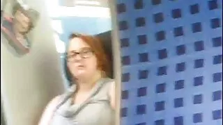 Langue dans le trou du sexe video femme cul avant le porno hard avec une brune aux gros seins