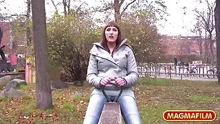 Le voir vidéo x gratuit frère est venu se reposer pour l'été dans la famille et lèche les pieds de la soeur nympho
