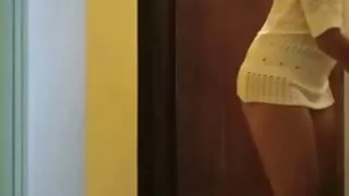 Sous la film porno gratuit femme ronde douche avec la douche profite d'une jeune fille mouillée se masturbant la chatte