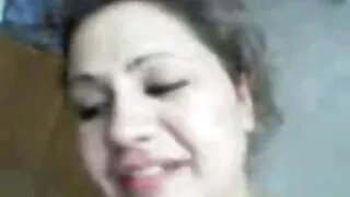 Plantureuse blonde obtient une bite saine dans son gros des vidéos x cul