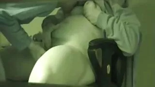 Un homme en cagoule avec vidéo porno black gratuit un ami baise une femme noire