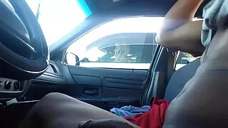 Brunette a donné dur dans la bouche les vidéos porno gratuit et le cul