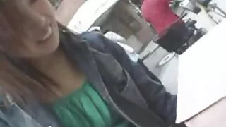 Écolière baisée à chaud par le professeur sur la table pour le videos de sexe gratuit score d'examen
