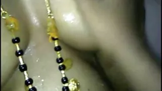 Beauté porno amateur vidéos porno avec des gros seins aux cheveux courts