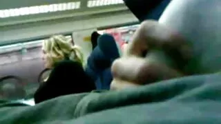 Il meilleure video sex s'est plaint de la petite bite du copain et s'est fait baiser par le chauffeur de taxi