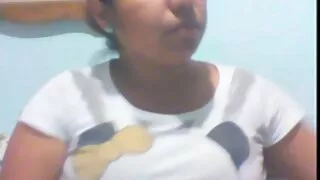 Le coq nègre a trompé sa bien-aimée et a léché video sexe gratuite la chatte de la fille