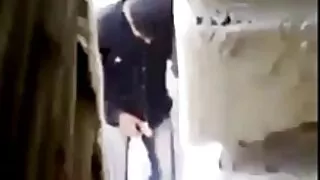 Gang bang vidéos porno maison avec une femme de ménage japonaise dans la chatte à travers le trou de la culotte