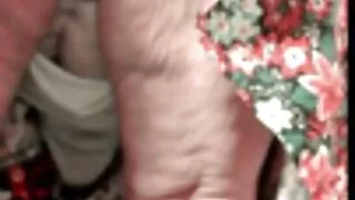 Une salope rousse a convaincu son amie de baiser porno femmes adultes avec elle et son mari