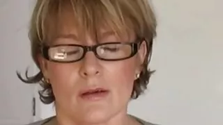 Des copines lesbiennes minces ont fait videos porno en streaming une double pipe et l'ont préparée pour la FFM
